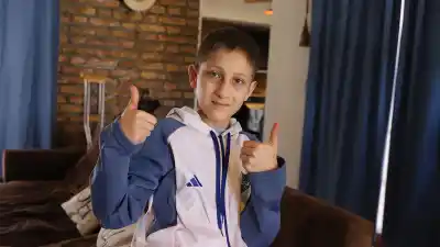 Volvió a la escuela después de una batalla que casi nadie de 12 años debería pelear