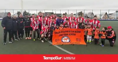 El partidazo que paralizó la cancha Enrique Pino: un gol en la agonía cambió todo en la Liga de los Barrios
