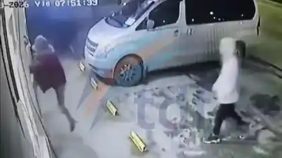Intentaron entrar a una pollería de la Chacra IV: la cámara lo mostró todo