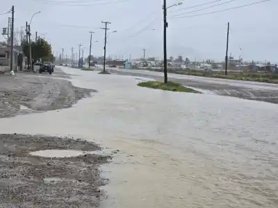 Alerta naranja en Comodoro: el canal de la Roca al límite y vuelos demorados