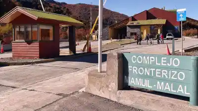 Fue a hacer el trámite para cruzar a Chile y no llegó a terminar: qué pasó en Mamuil Malal
