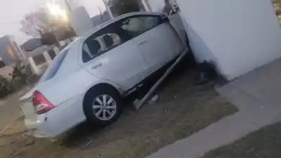 Chocó contra una casa en plena madrugada y lo que hizo después descolocó a los vecinos