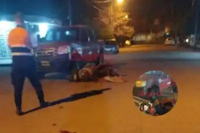Tres adolescentes en una moto sin patente: el choque que terminó con una derivación de urgencia