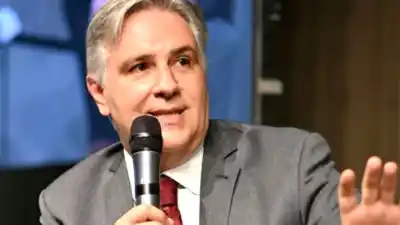 Llaryora redobla la apuesta y les pide a los legisladores que frenen un recorte que ya genera alarma
