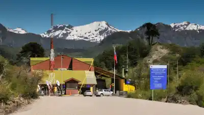 Esperaba para cruzar a Chile en Mamuil Malal: lo que pasó adentro conmocionó a todos