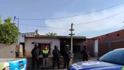 Simuló comprar una moto, se la robó y la Policía terminó allanando tres casas
