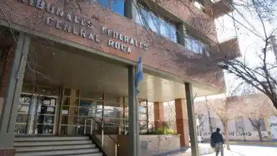 Un mismo allanamiento, dos condenas y una sola pena: la Justicia Federal unificó el castigo para una vecina de Catriel