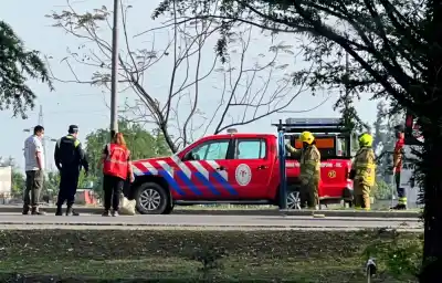 Manejaba su moto por la Ruta 65 en Concepción y terminó tirada sobre el asfalto: no pudieron salvarla