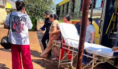 Viajaban a un encuentro religioso y una pasajera se desvaneció en pleno viaje