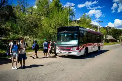 El Día del Estudiante movilizó a miles: cuánto sale el pasaje a las sierras y cómo sigue el operativo