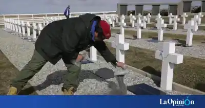 Un veterano pidió descansar en Malvinas: la misión secreta que cumplieron sus camaradas 40 años después
