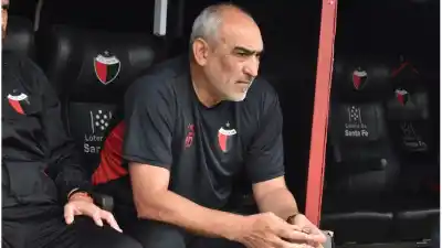 Colón cortó la racha con una goleada, pero Delfino ya mira el próximo partido con preocupación