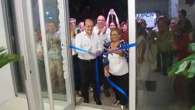 Inauguraron un moderno centro de salud con 21 consultorios y lo que anunciaron después dejó a todos sorprendidos