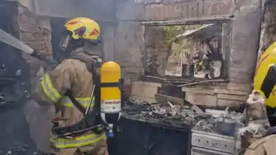 Incendio en Marcos Juárez: el fuego se originó en un sector de la casa y hay un desenlace fatal
