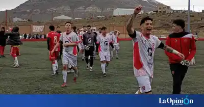 Escorpión dio el golpe en El Calafate y dejó a Deportivo Esperanza sin invicto