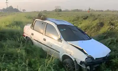 Iba por la ruta 9 y terminó internado: qué encontró la policía tras el vuelco