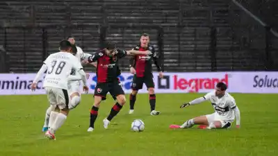 Newell's se sacó la mufa afuera: el 1-0 que lo mete en la pelea