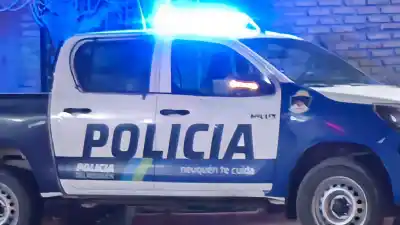 Pelea de 20 personas en Centenario: la Policía disparó 30 veces para frenar la bronca, pero el final nadie lo esperaba