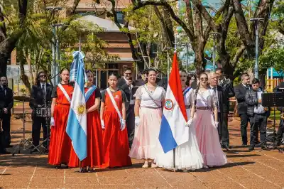 Un siglo después, Posadas y Encarnación volvieron a encontrarse frente al mismo río