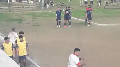 El clásico de Ludueña se definió en el primer tiempo, pero no como esperaban