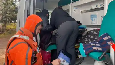 Seis navegantes quedaron a la deriva en el lago de El Chocón: la lancha se hundía y el puerto estaba cerrado