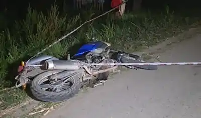 Atravesaba la ruta a oscuras en El Mollar: lo que la encontró después nadie lo esperaba