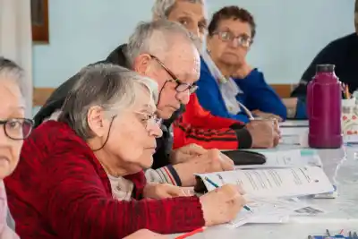 Tierra del Fuego: cientos de adultos aprenden a leer y escribir en un programa que no para de crecer