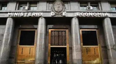 Un decreto oficial reasigna funciones clave: ¿qué área absorbe las competencias?