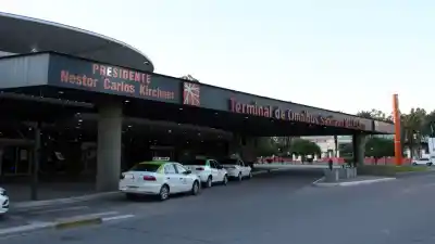 La encomienda llegó desde Entre Ríos con perfumes y zapatillas: lo que había escondido adentro cambió todo