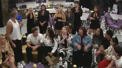 Un grito desde afuera cortó la euforia en Gran Hermano: ¿Qué escucharon los participantes?