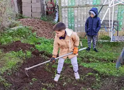 La huerta que volvió a crecer en El Volcán: qué recibió el Centro Educativo N°6