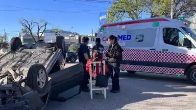 No pudo esquivar un pozo en Banda Norte: el detalle que la salvó de una tragedia