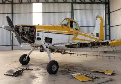 Un avión quedó bajo su custodia y años después apareció destruido: ahora deberá pagar US$ 45.000