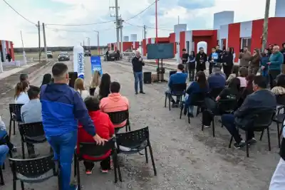827 familias esperaban un lugar en Merlo: los 30 números que salieron del sorteo