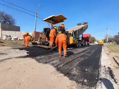 Los vecinos del Barrio Sur ya sienten el cambio: las máquinas llegaron a una calle clave