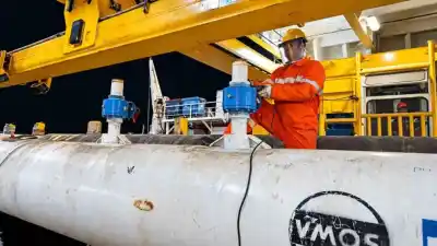 Controlan soldadura por soldadura el ducto submarino que cambiará la salida del petróleo rionegrino