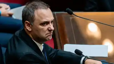 Adorni entregó 77 páginas para explicar dónde consiguió los dólares: el argumento que usó su defensa