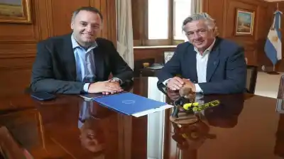 ¿Qué se habló en la reunión clave entre Adorni y el campo?