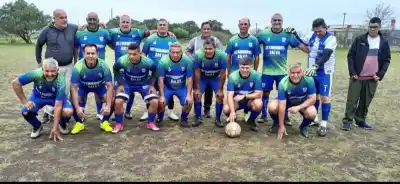 Semifinal de veteranos: el 1 a 1 que dejó todo para la vuelta