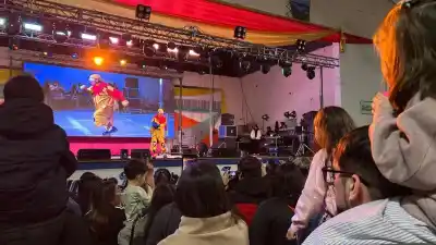 Piñón Fijo hizo cantar a toda Caleta Olivia, pero hubo algo que sorprendió a los adultos