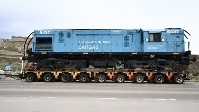 Una mole de 79 toneladas llegó a Santa Cruz para devolverle la vida al tren
