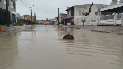 El agua tapó las calles de Comodoro y las cuadrillas no pararon: qué encontraron una y otra vez