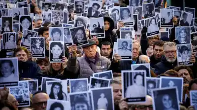 32 años de impunidad y una ley que lo cambió todo: quiénes son los 8 procesados por la AMIA