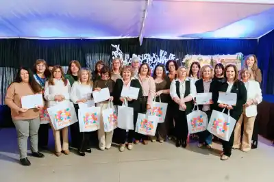 Arroyito homenajeó a 25 docentes jubiladas, pero lo que dijo la viceintendente dejó a todos pensando