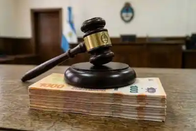 Compró un auto 0km, volcó en la ruta 3 y la Justicia terminó apuntando a dos gigantes
