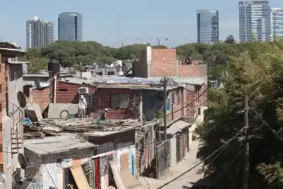 El dato que nadie esperaba: la pobreza bajó a un nivel que no se veía en años