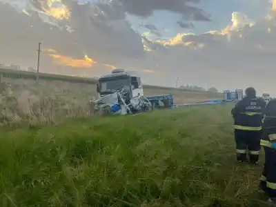 Impacto brutal en la ruta: tres trabajadores municipales perdieron la vida en un choque que dejó un escenario desolador