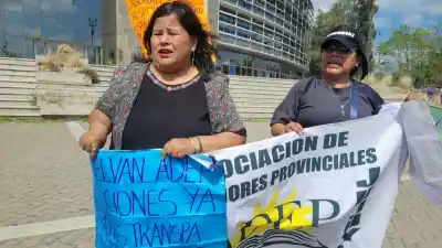 Docentes se plantaron en Educación y apuntaron contra una junta que "usurpa" su sindicato