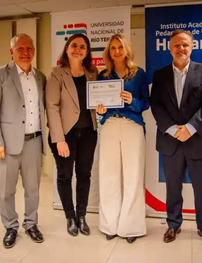 Fundó la universidad de Río Tercero y ahora acaba de recibirse en esa misma casa de estudios