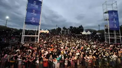 La Joaqui llega a Plaza Añoranzas: la fiesta que paraliza Santiago